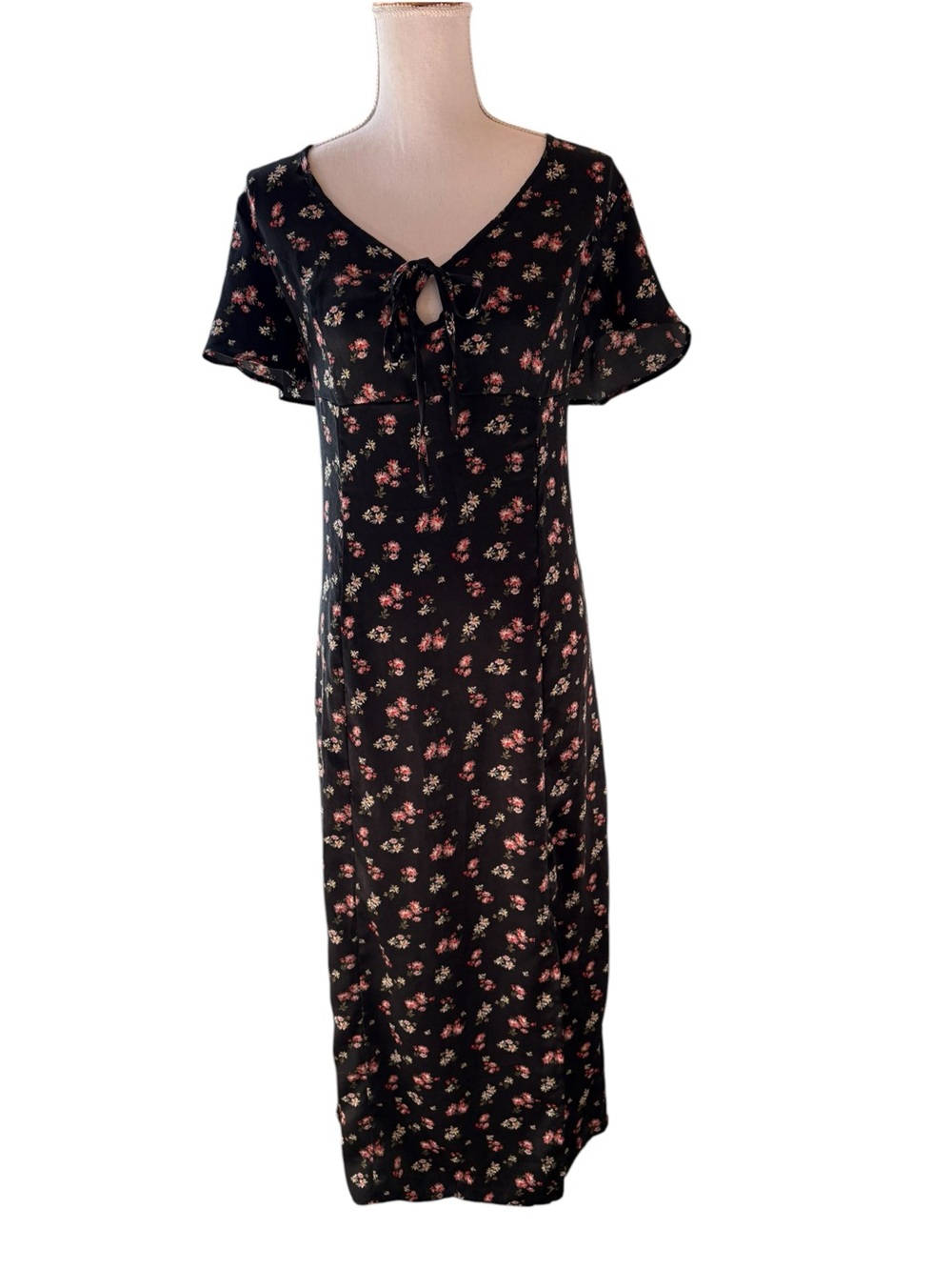 Lucky Brand Satiny Short Sleeve Floral Maxi Dress.   Size M